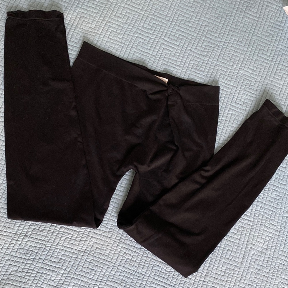 Sixteen Black Leggings
